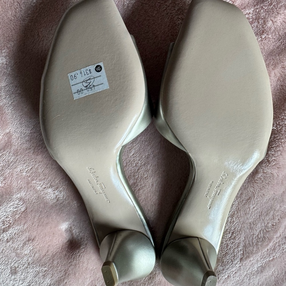 Salvatore Ferragamo Gray Sandals Minimalist Design - Picture 5 of 10